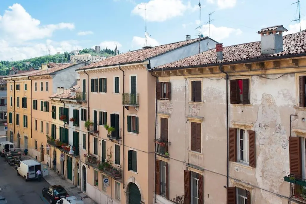 Di Tutto Punto In Centro A ヴェローナ 0*,  イタリア